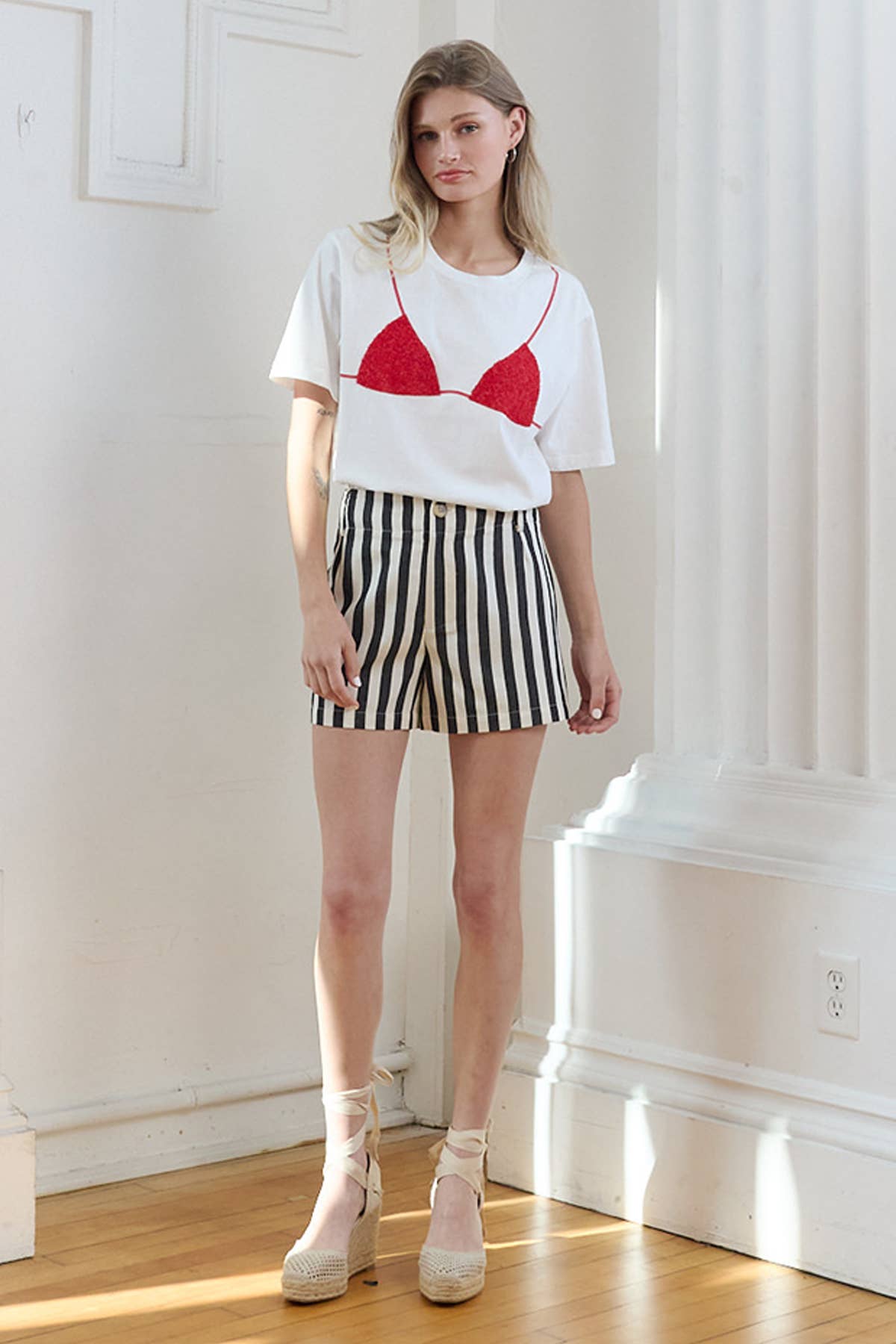 Caviar Print Bikini Graphic Tee: WHITE/RED