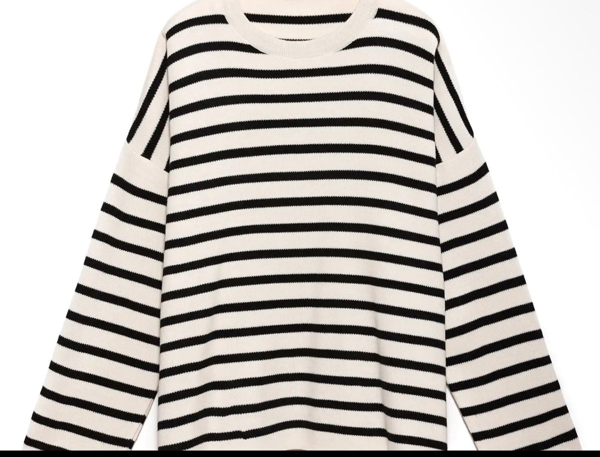 OVERSIZED STRIPPED KNIT SWEATER - Black & White