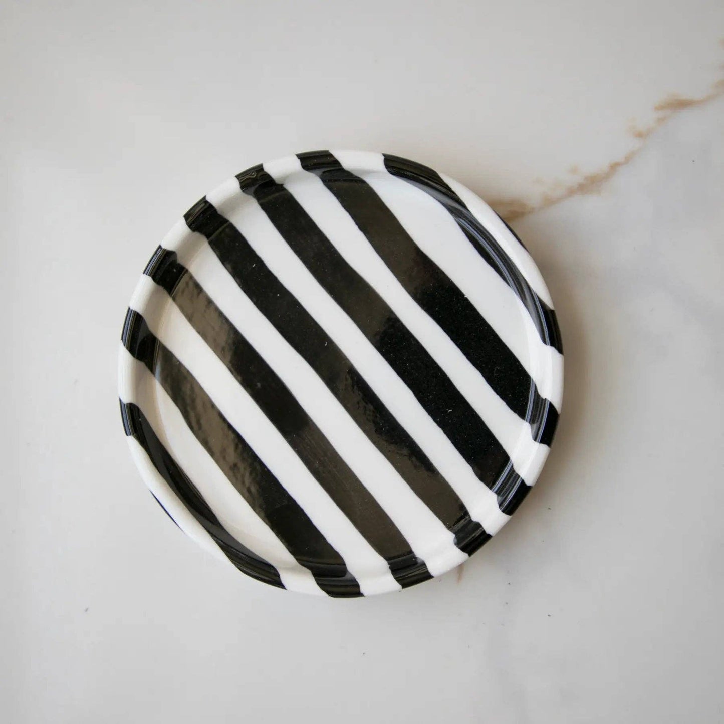 Striped Plates: Black