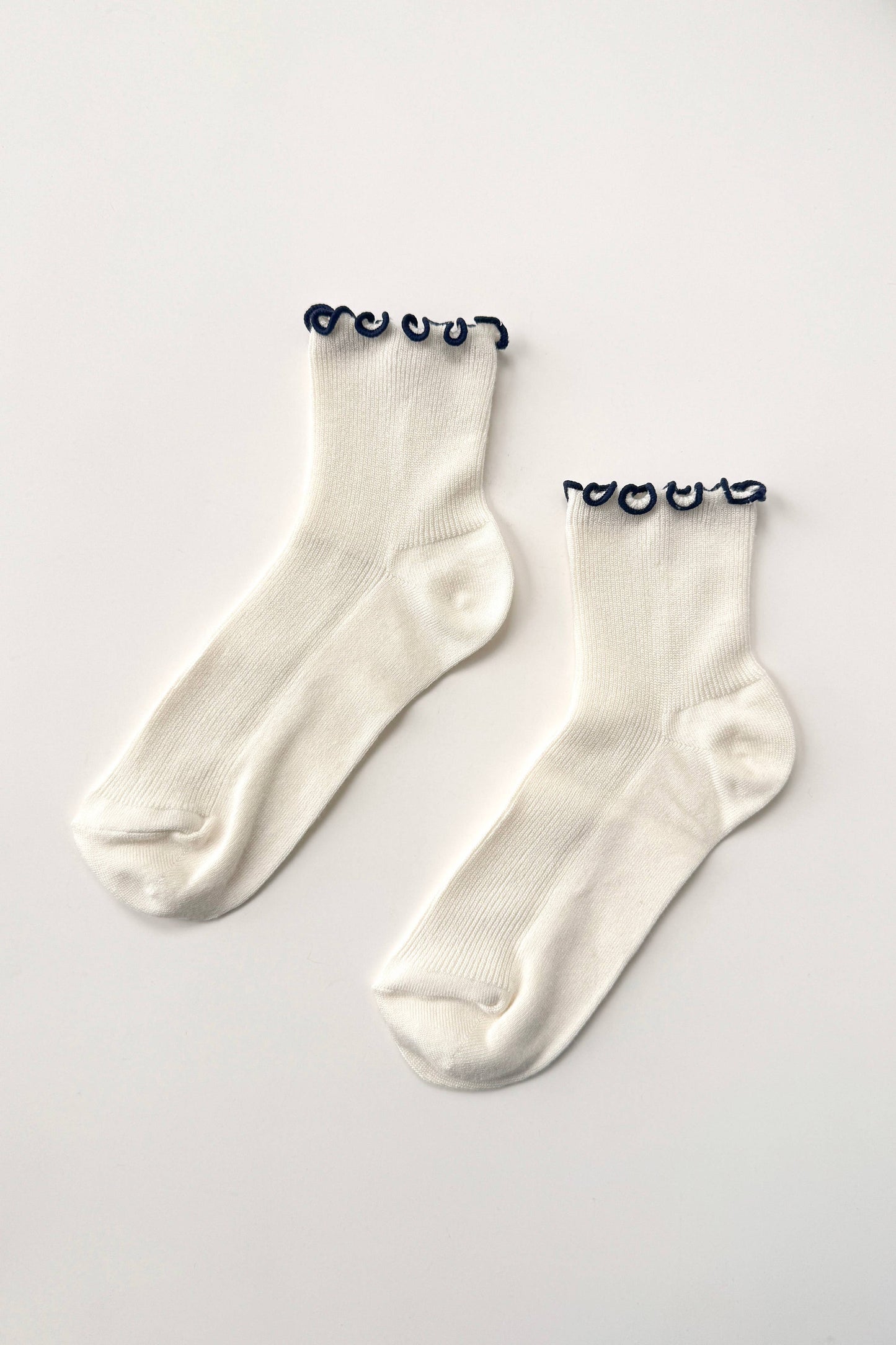 The Petite Ruffled Modal Socks: SOFT WHITE / NAVY