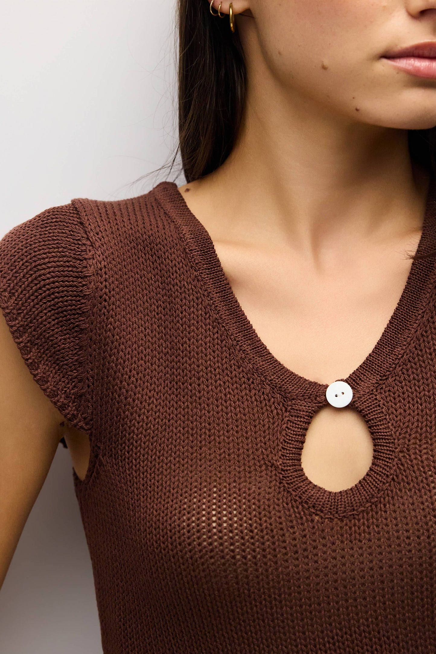 The Wesly Keyhole Knit Top: Brown