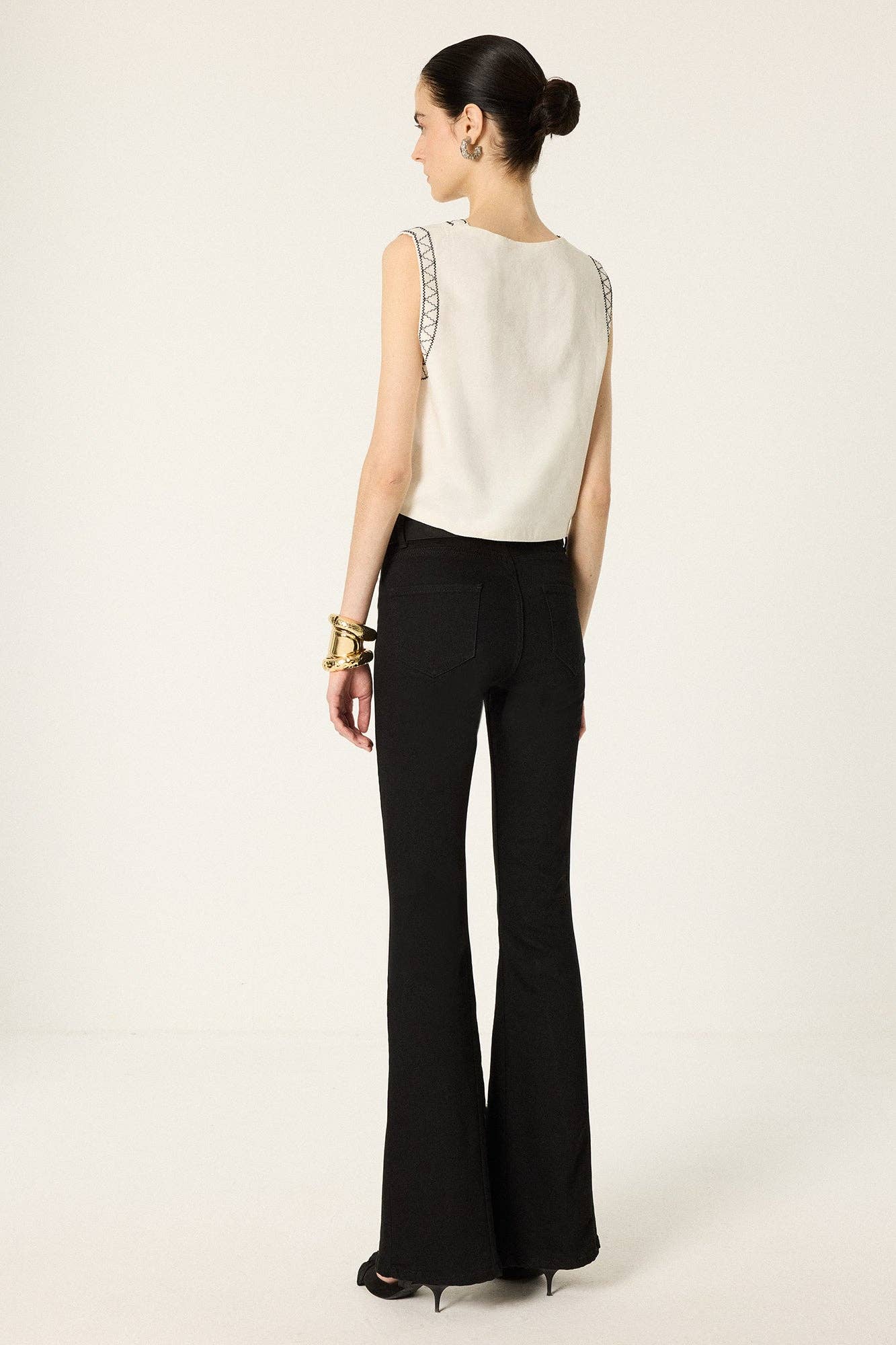 Floral Embroidered Cotton Cropped Button Front Vest: Ecru