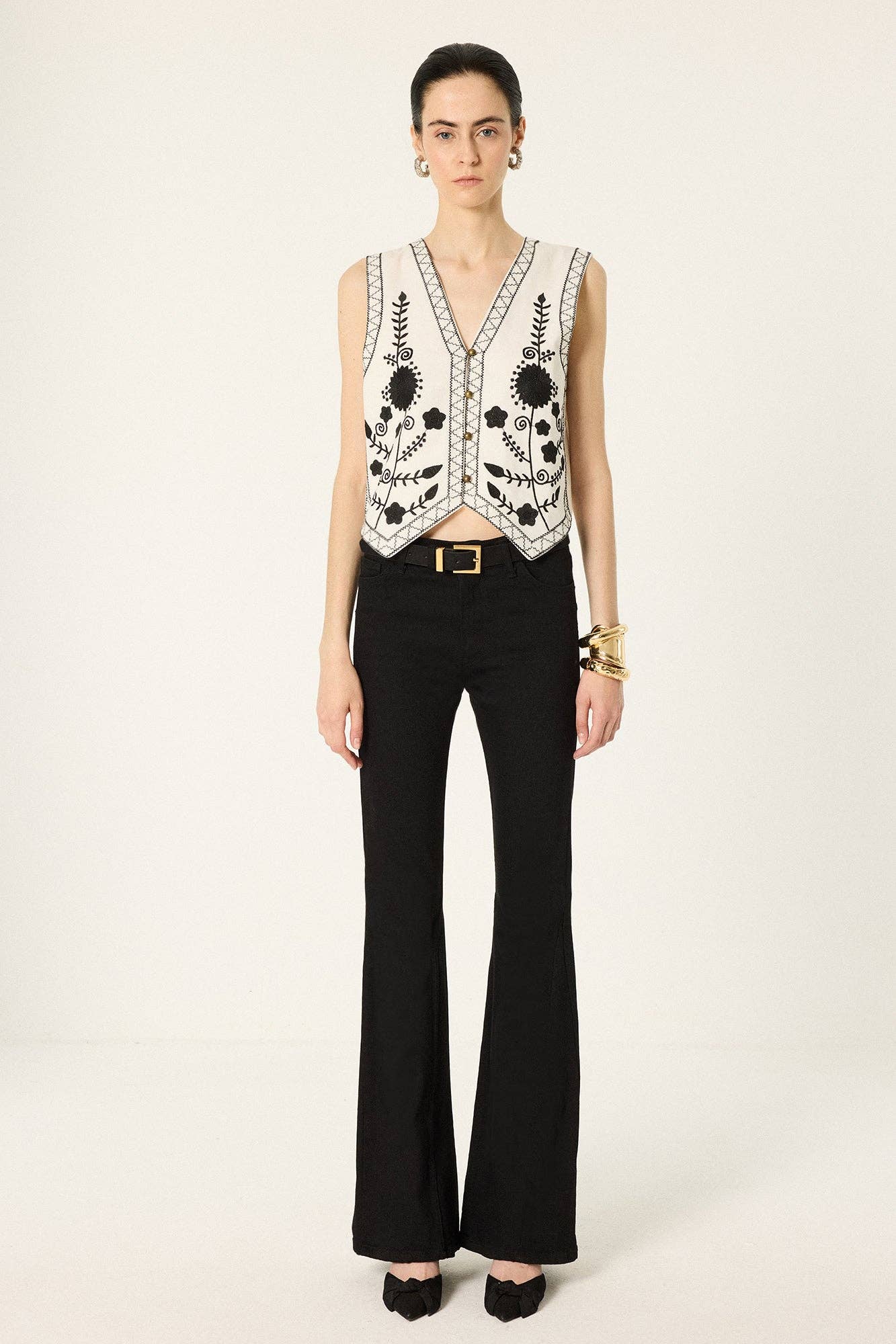 Floral Embroidered Cotton Cropped Button Front Vest: Ecru