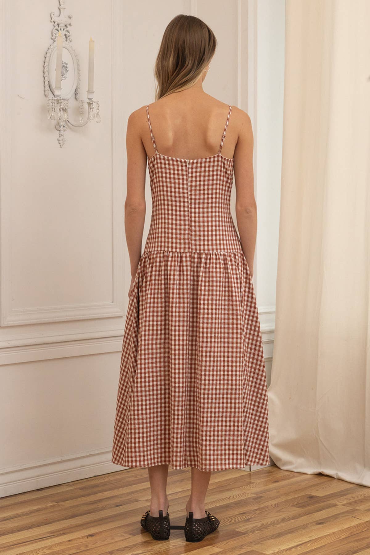 Gingham Sweetheart Midi Dress: WARM BROWN GINGHAM