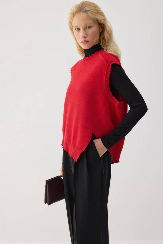 ASYMMETRICAL-CUT KNIT SWEATER: Red