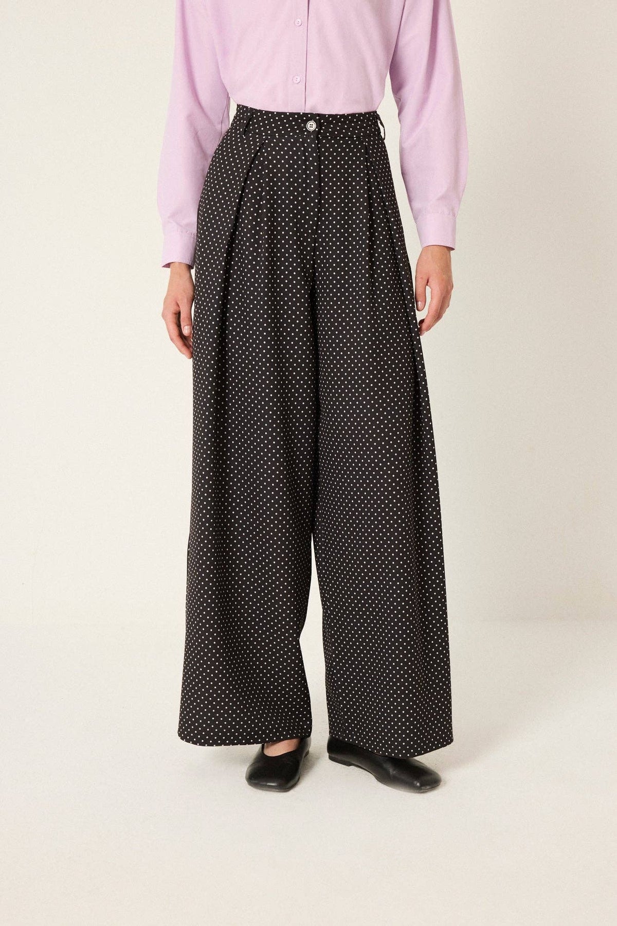 Polka Dot Pleated Wide-Leg Pants: Black / S