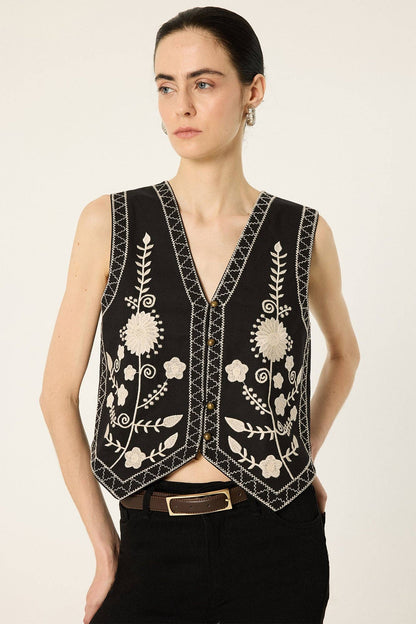 Floral Embroidered Cotton Cropped Button Front Vest: Black