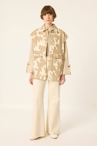 Camouflage Gabardine Utility Vest in Beige
