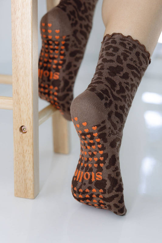 PILATES GRIP CREW SOCK | CHEETAH LEOPARD
