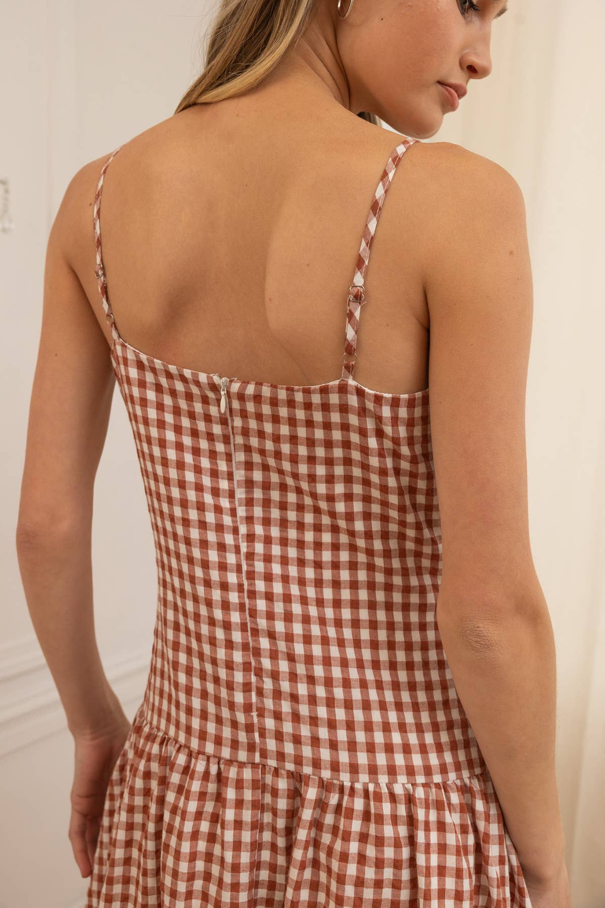Gingham Sweetheart Midi Dress: WARM BROWN GINGHAM