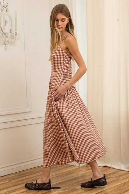 Gingham Sweetheart Midi Dress: WARM BROWN GINGHAM