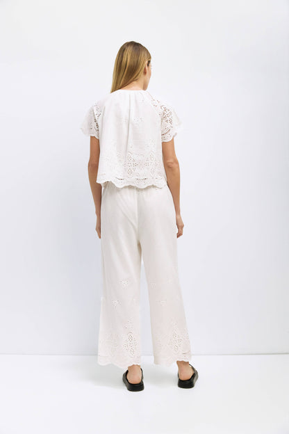 The Mariska Top | Embossed Scallop Edge Blouse: WHITE / LARGE