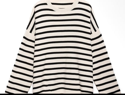 OVERSIZED STRIPPED KNIT SWEATER - Black & White