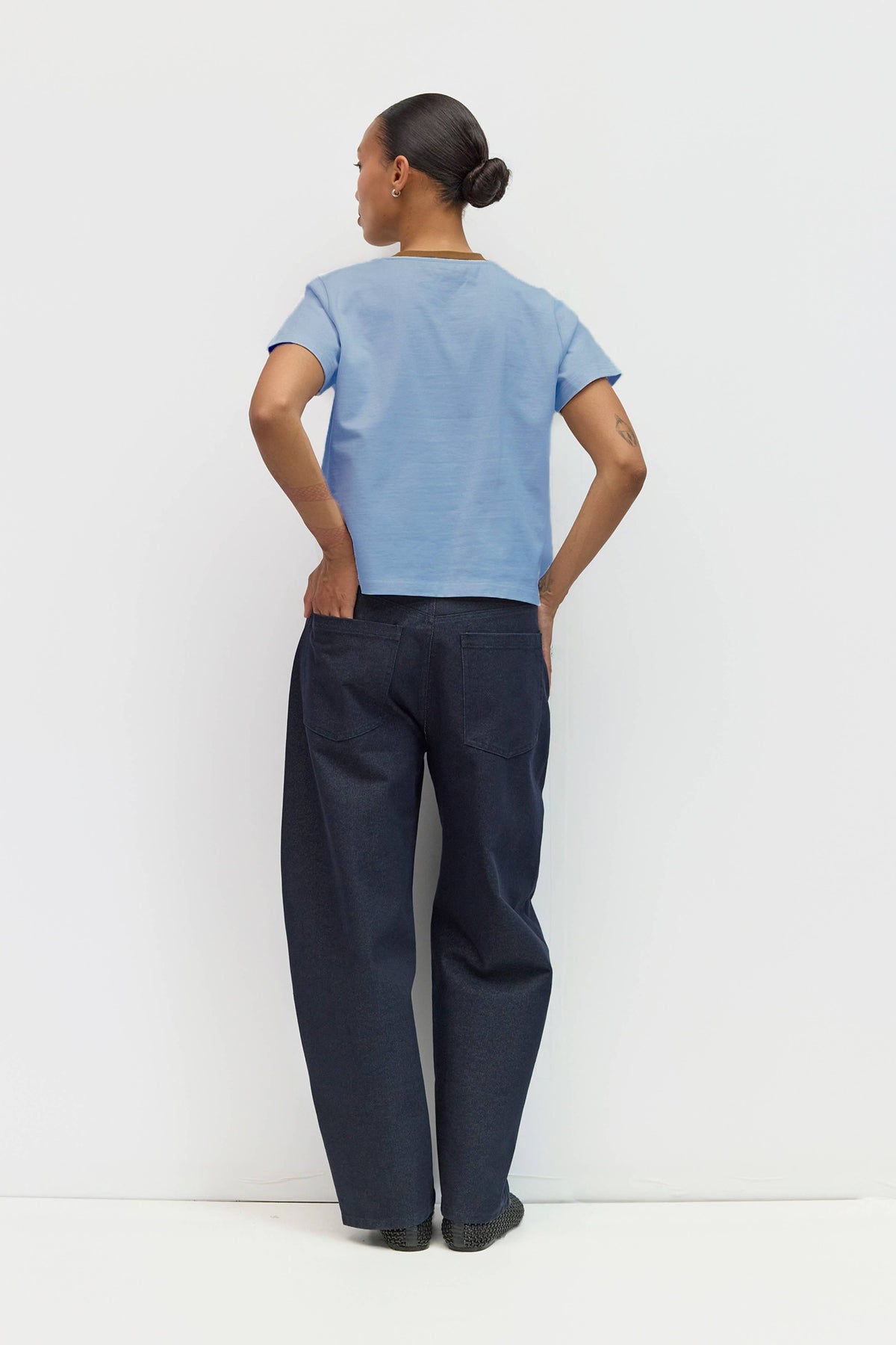 The Chloe Top | Contrast Neckband Tee: BLUE-BROWN