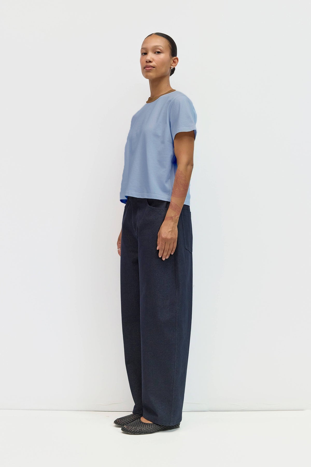 The Chloe Top | Contrast Neckband Tee: BLUE-BROWN