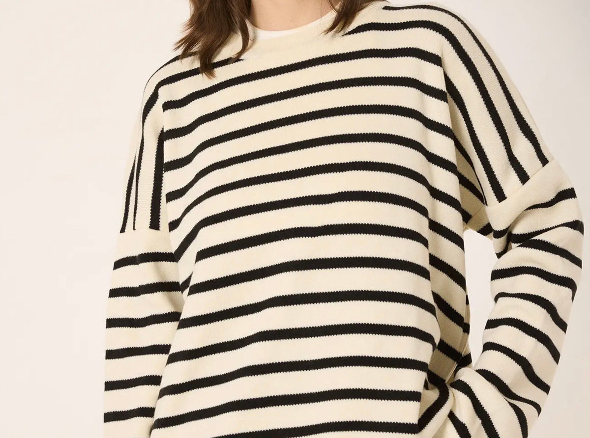 OVERSIZED STRIPPED KNIT SWEATER - Black & White