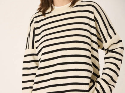 OVERSIZED STRIPPED KNIT SWEATER - Black & White