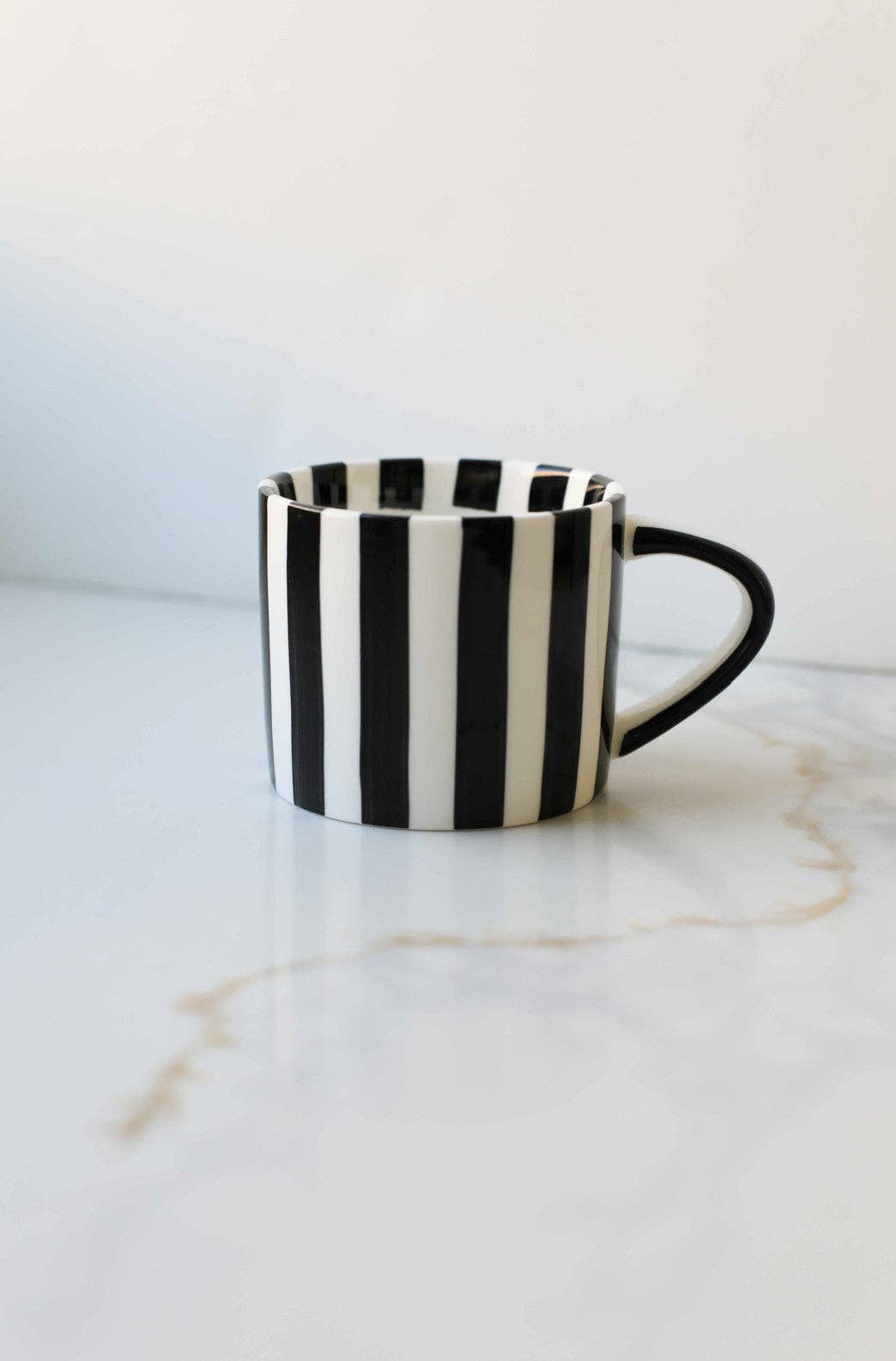 Simple Striped Mugs: Brown