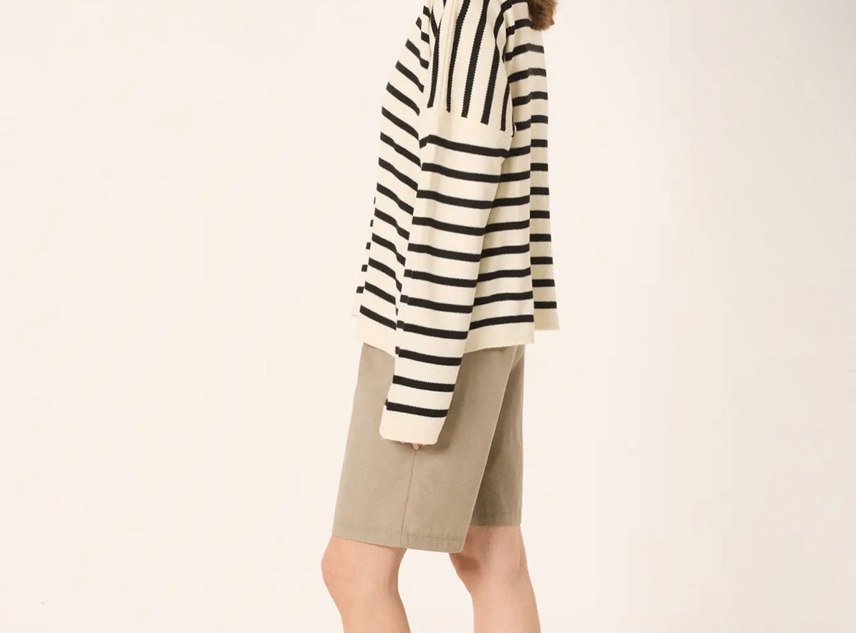 OVERSIZED STRIPPED KNIT SWEATER - Black & White