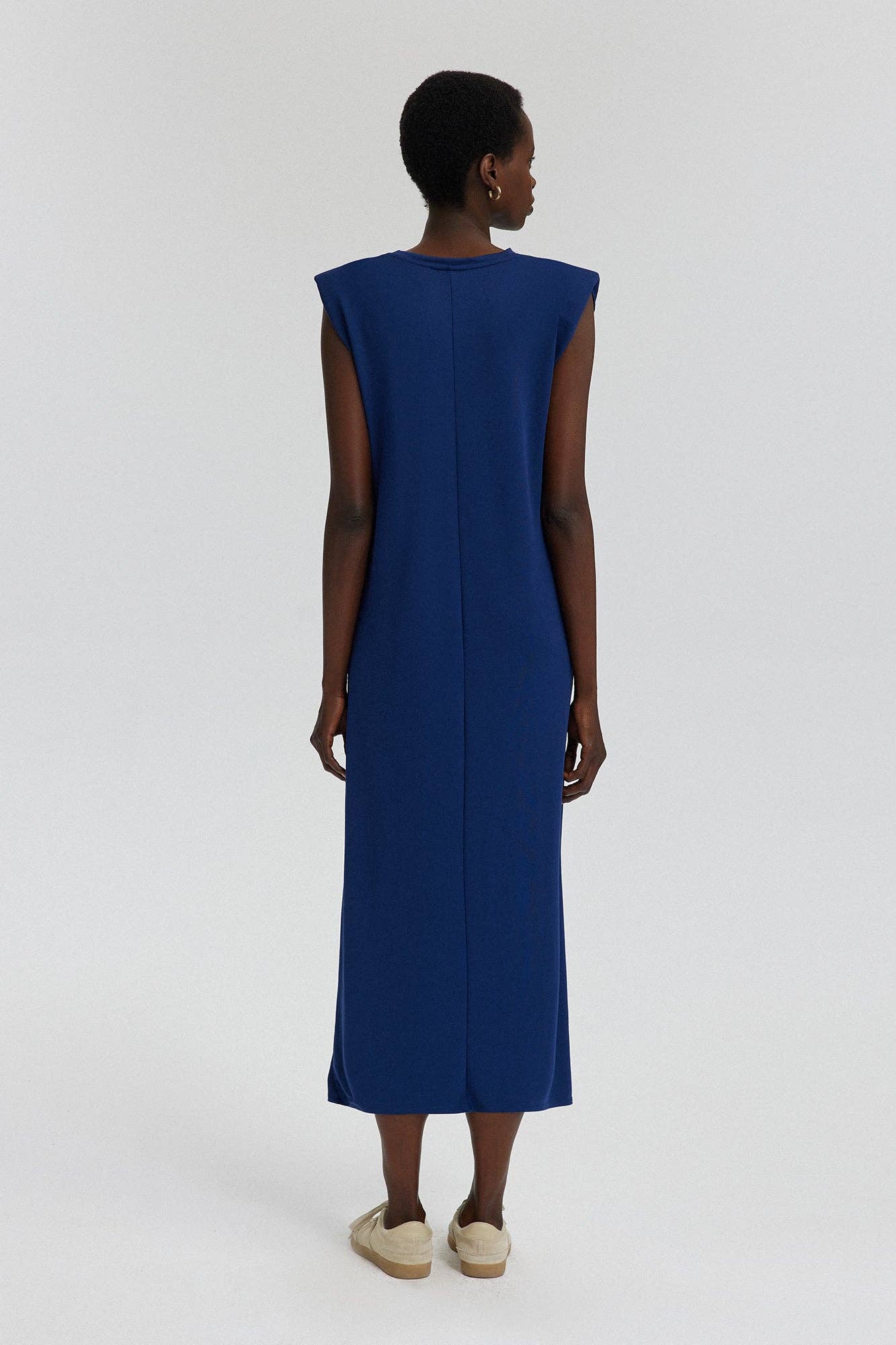 Minimal Sleeveless Maxi Dress – Crew Neck Stretch Essential: Navy Blue