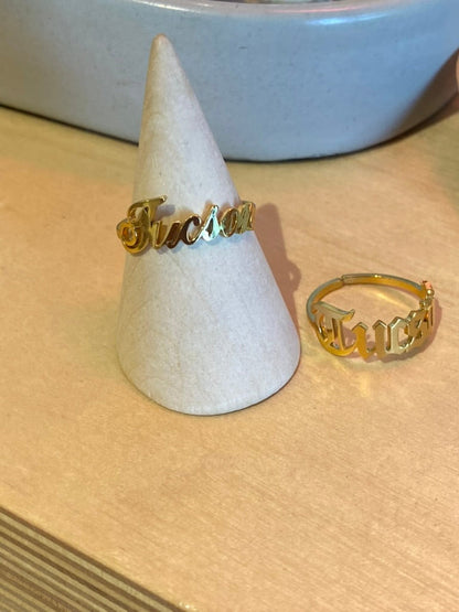 Tucson Old English Ring - Gold