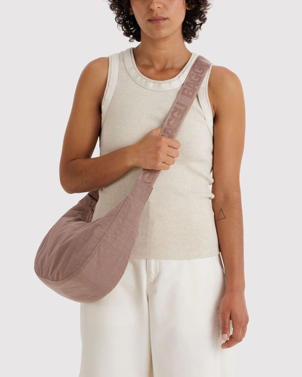 BAGGU Medium Nylon Crescent Bag - Toasted Almond