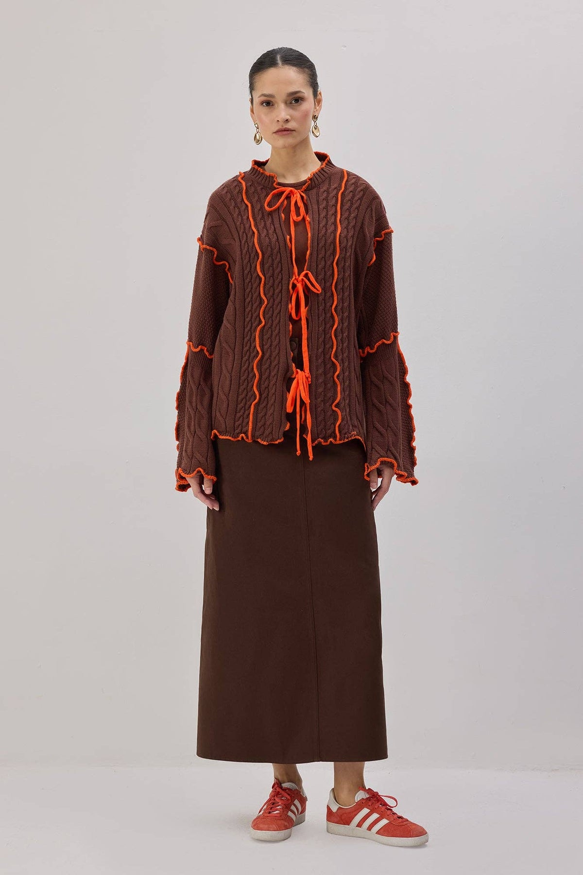 Contrast Trim Knit Cardigan with Tie Front – Statement Cable: Brown / S