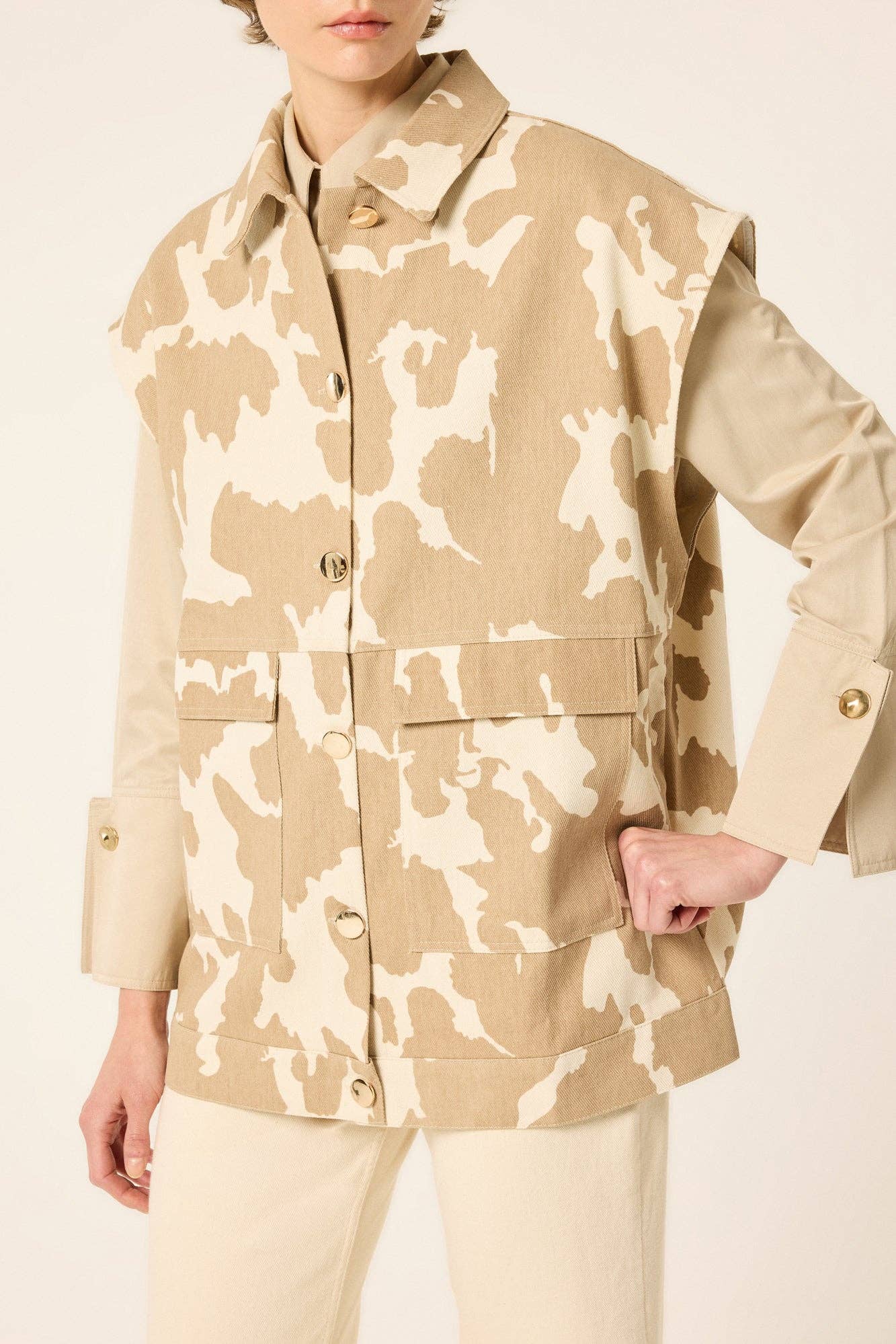 Camouflage Gabardine Utility Vest in Beige