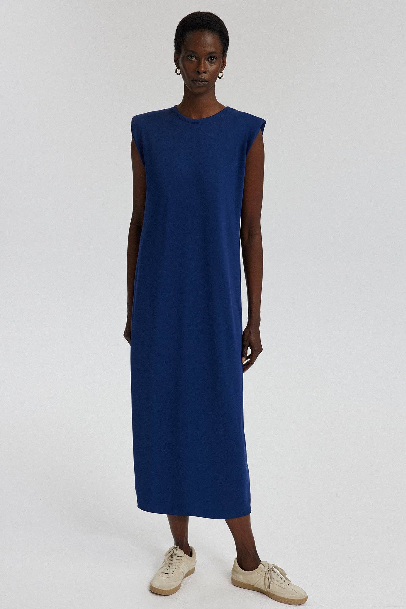 Minimal Sleeveless Maxi Dress – Crew Neck Stretch Essential: Navy Blue