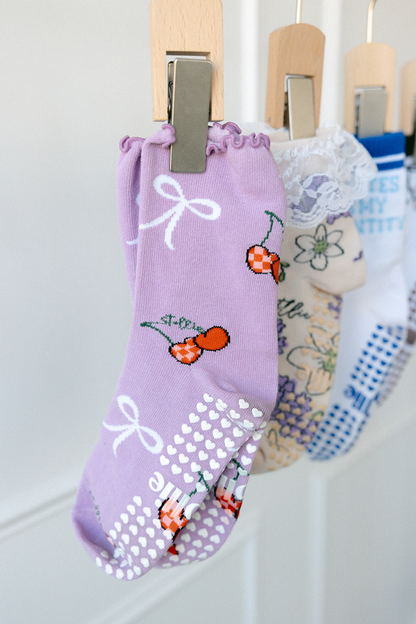 PILATES GRIP CREW SOCK | CHERRY BOW