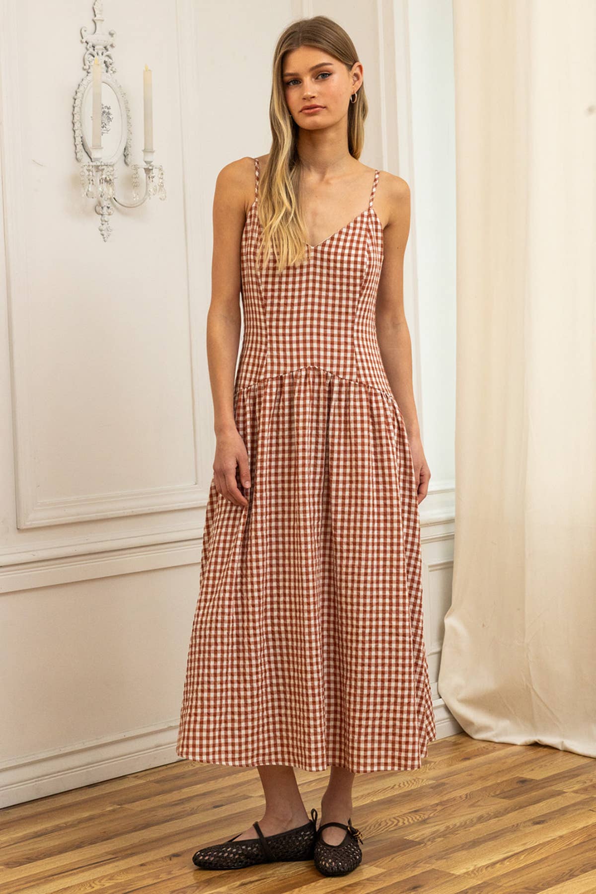 Gingham Sweetheart Midi Dress: WARM BROWN GINGHAM