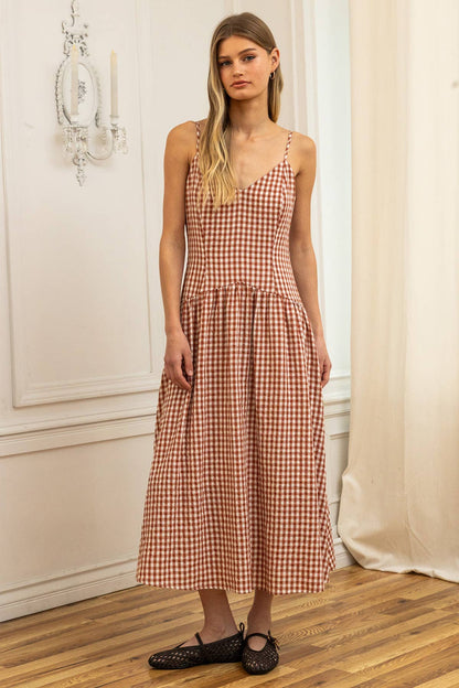 Gingham Sweetheart Midi Dress: WARM BROWN GINGHAM