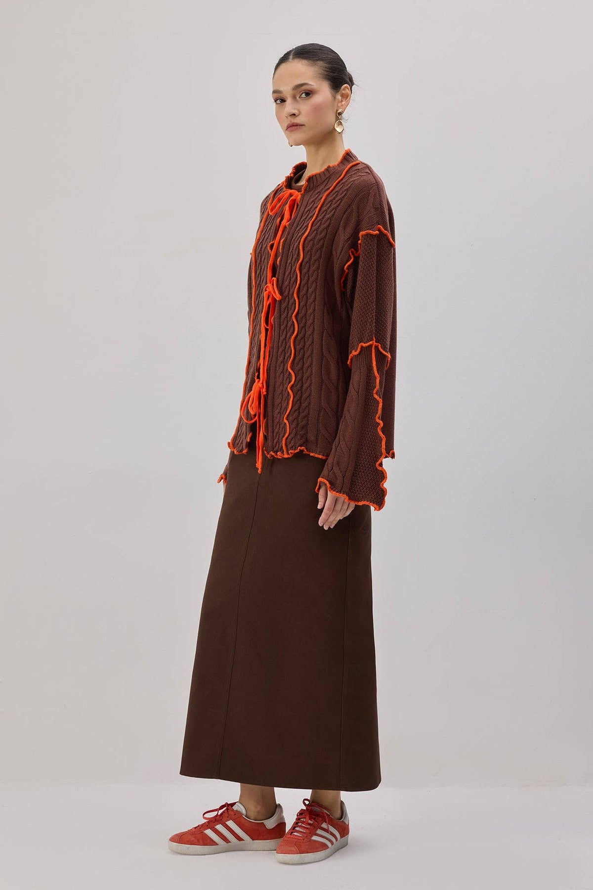 Contrast Trim Knit Cardigan with Tie Front – Statement Cable: Brown / S