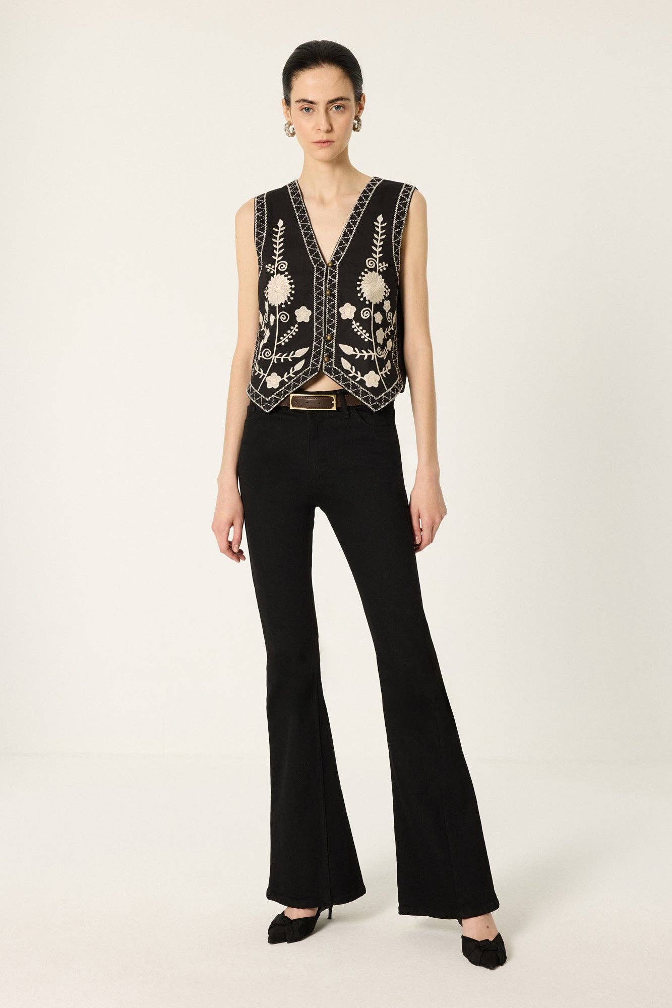 Floral Embroidered Cotton Cropped Button Front Vest: Black