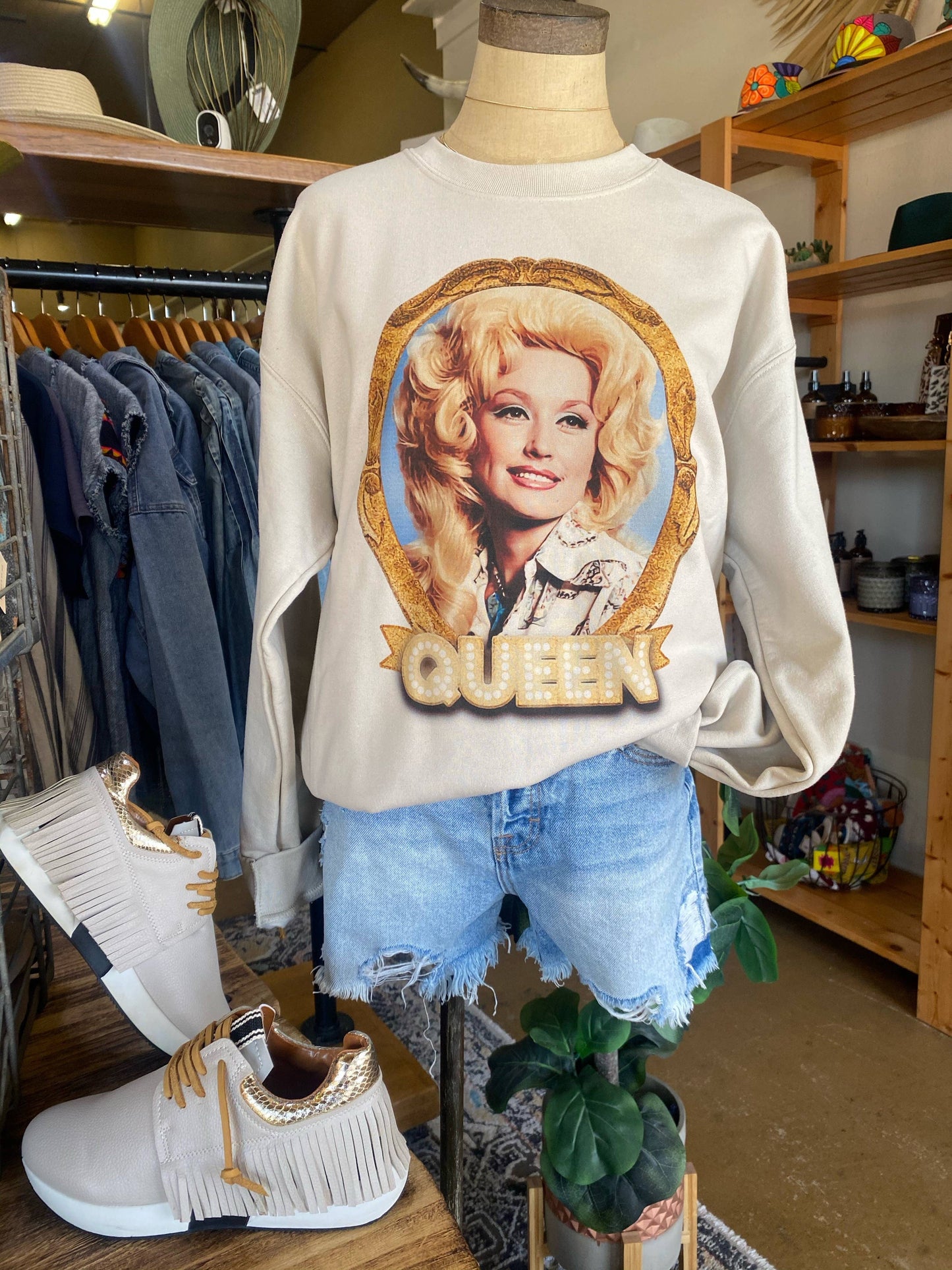 The Queen Sweatshirt - Dolly Parton